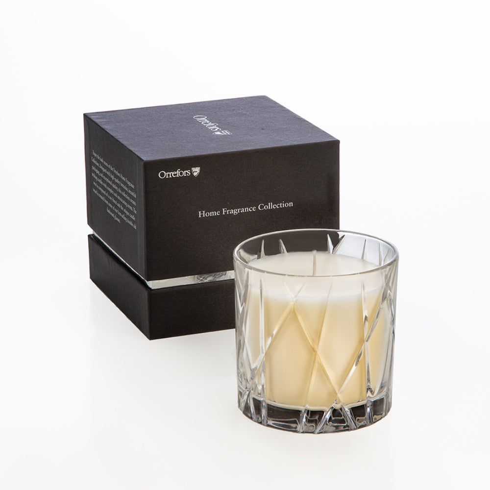 Orrefors City Candle: A Cozy Blend of Warm Amber and Oakmoss Scent