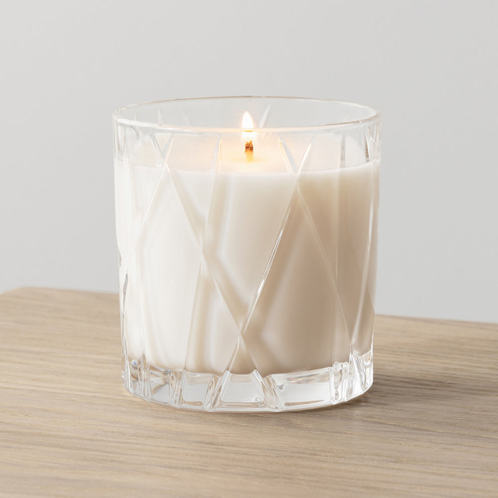 Orrefors City Candle: A Cozy Blend of Warm Amber and Oakmoss Scent
